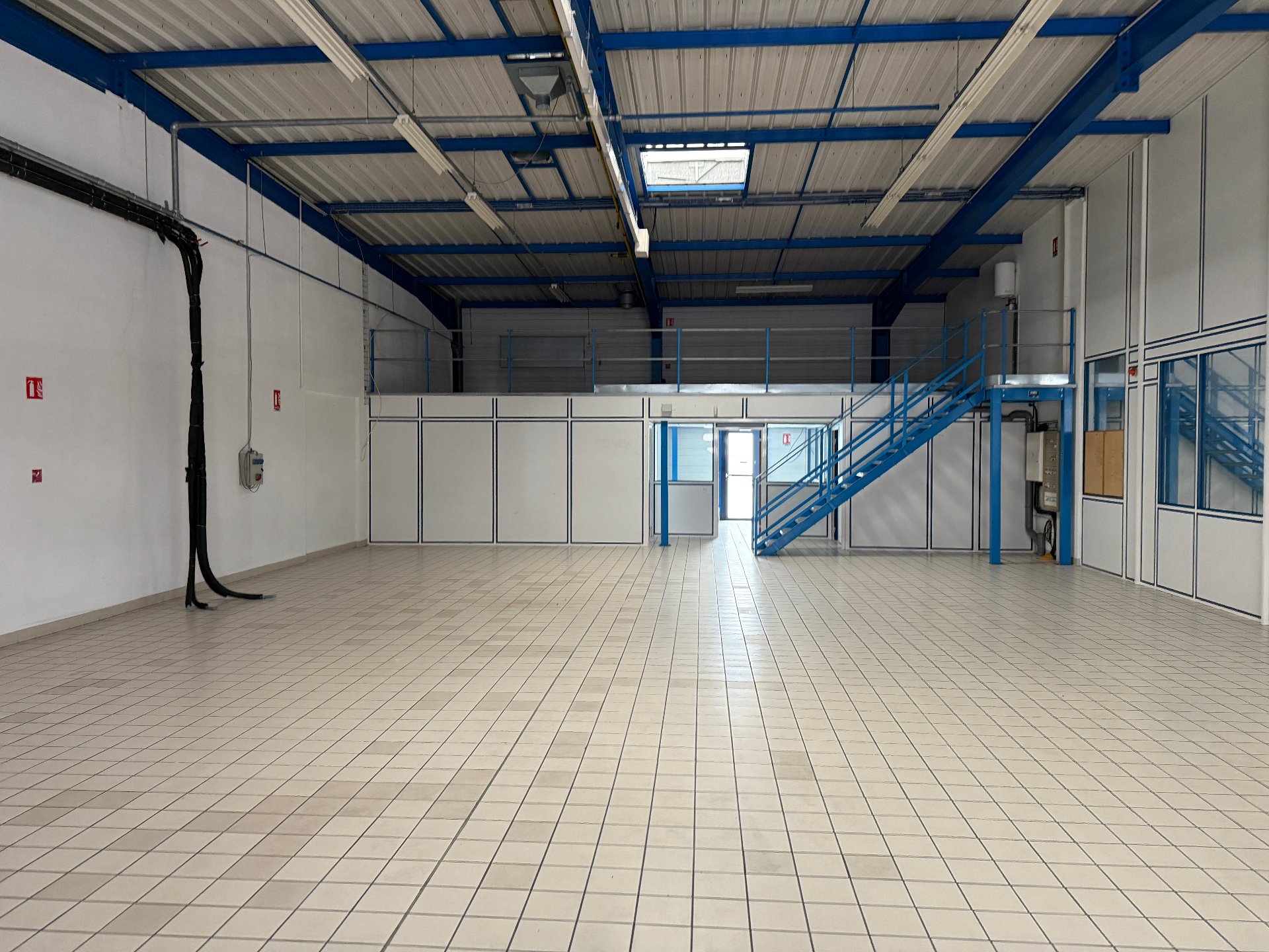 Local commercial 648 m² · à Oyonnax · 648 m² · 499 000 €